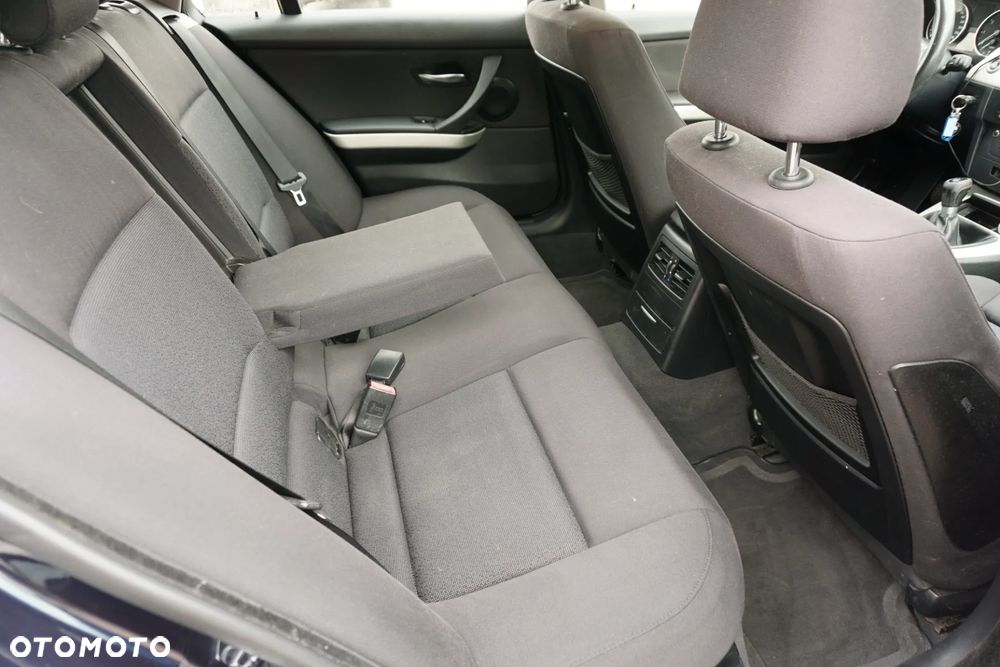 BMW Seria 3 318i Edition Sport - 14