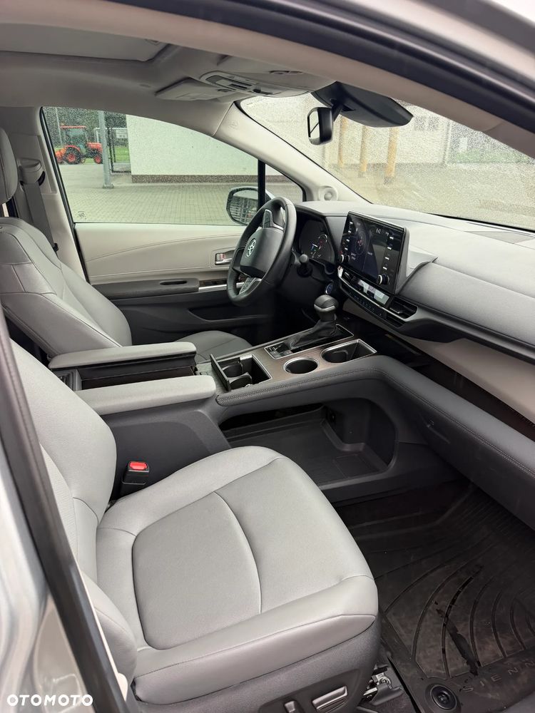 Toyota Sienna - 19