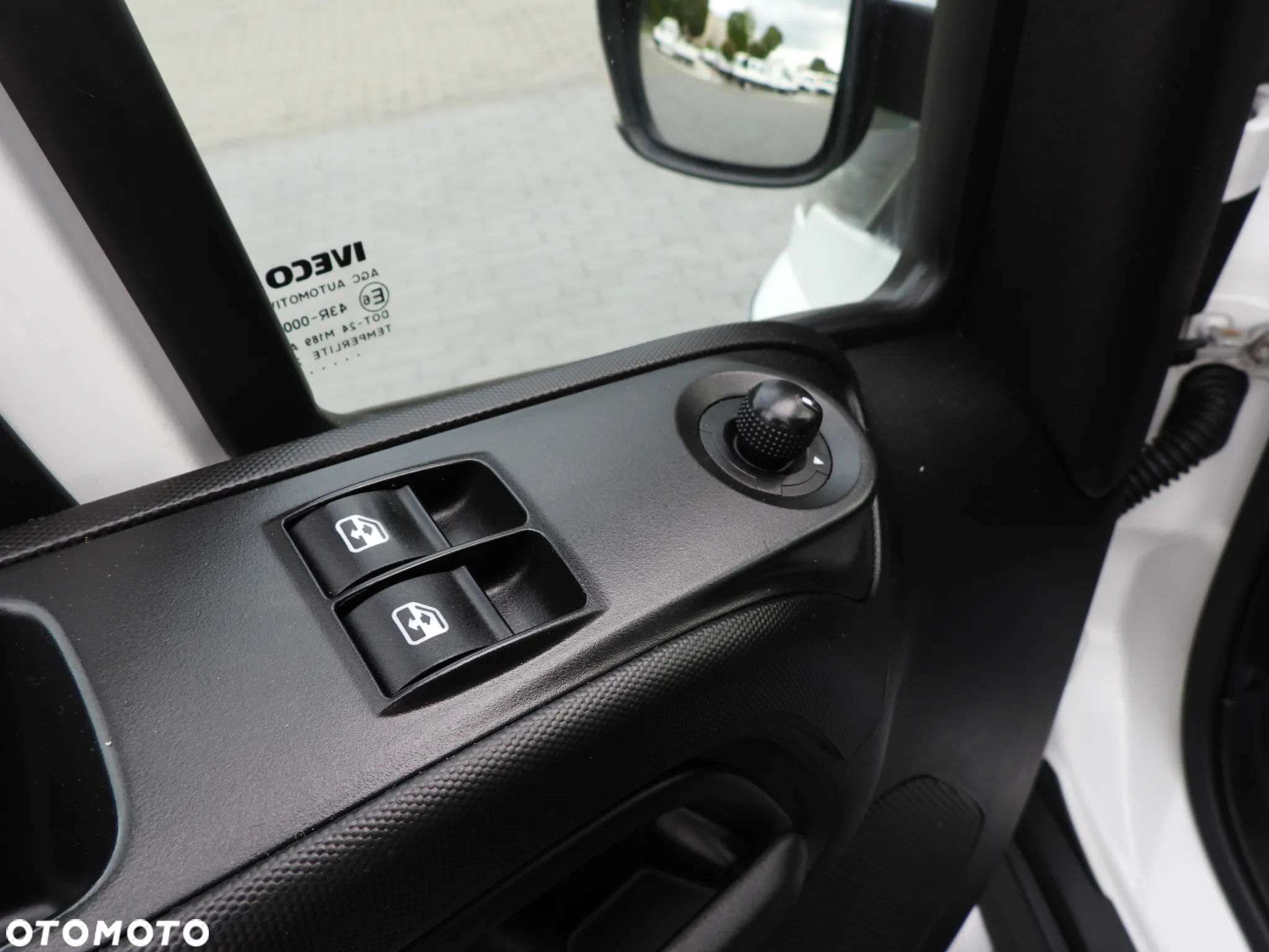 Iveco DAILY 35C17 SKRZYNIA PODWÓJNA KABINA DOKA 7 MIEJSC TEMPOMAT BLIŹNIACZE KOŁA KLIMATYZACJA 170KM [ 098947 ] - 30