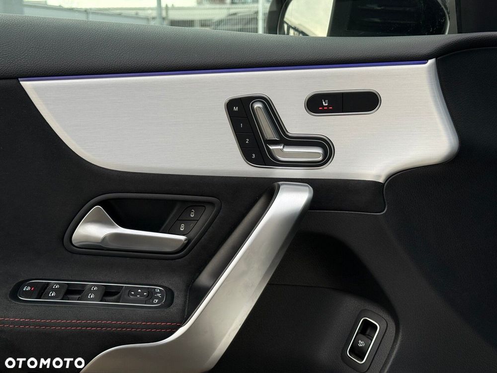 Mercedes-Benz Klasa A 35 AMG 4-Matic 7G-DCT - 14