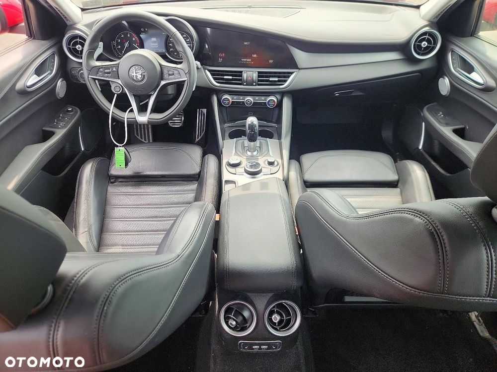Alfa Romeo Giulia 2.0 Turbo 16V AT8-Q4 Veloce Ti - 8