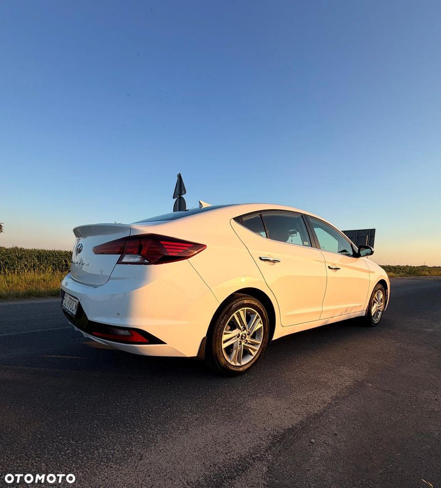 Hyundai Elantra 1.6 Style - 4