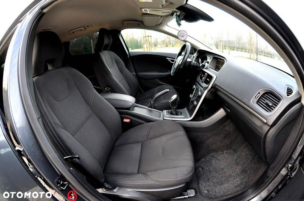 Volvo V40 D2 Momentum - 18