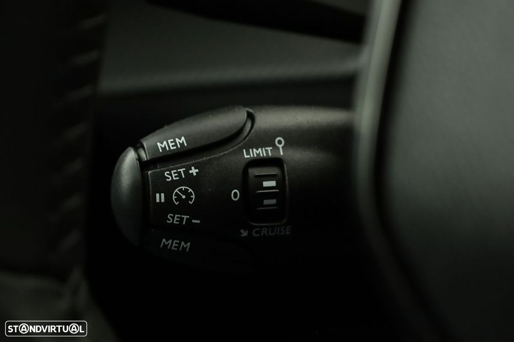 Peugeot 2008 1.2 PureTech Allure - 18