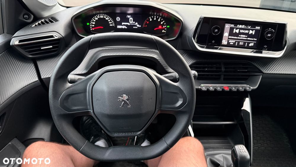 Peugeot 208 - 10