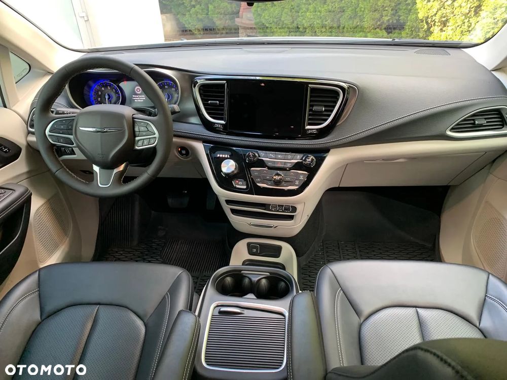 Chrysler Pacifica - 7