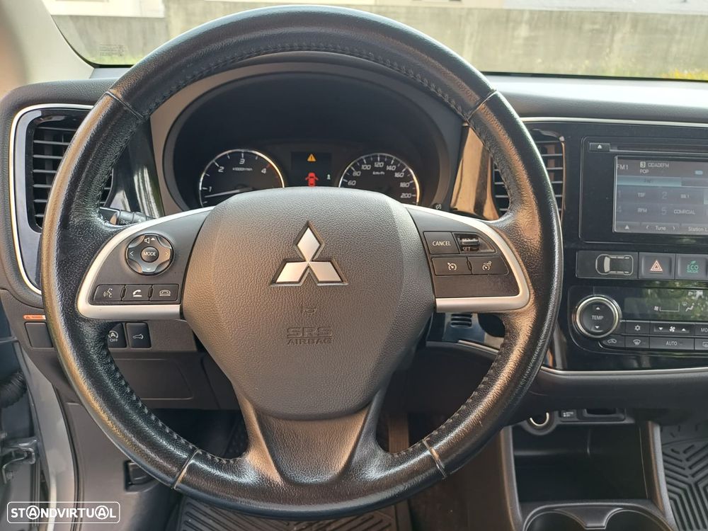 Mitsubishi Outlander 2.2 DI-D Intense+ - 23