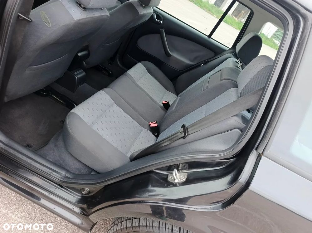 Skoda Octavia 1.6 Combi Ambiente - 19