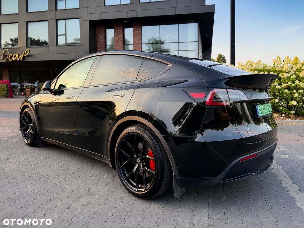 Tesla Model Y Performance AWD - 4