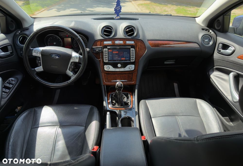 Ford Mondeo 2.0 Ghia Executive - 4