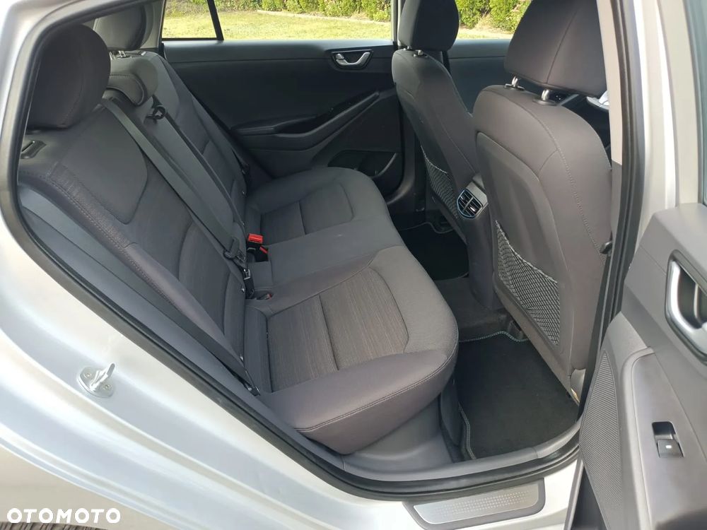 Hyundai IONIQ - 33