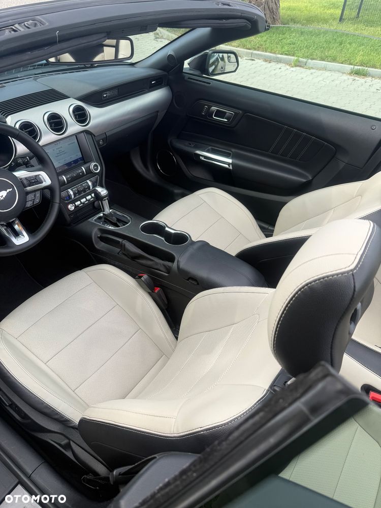 Ford Mustang - 34