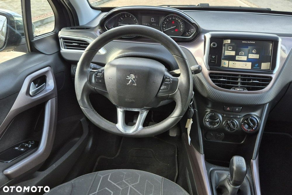 Peugeot 2008 1.2 Pure Tech Signature - 14