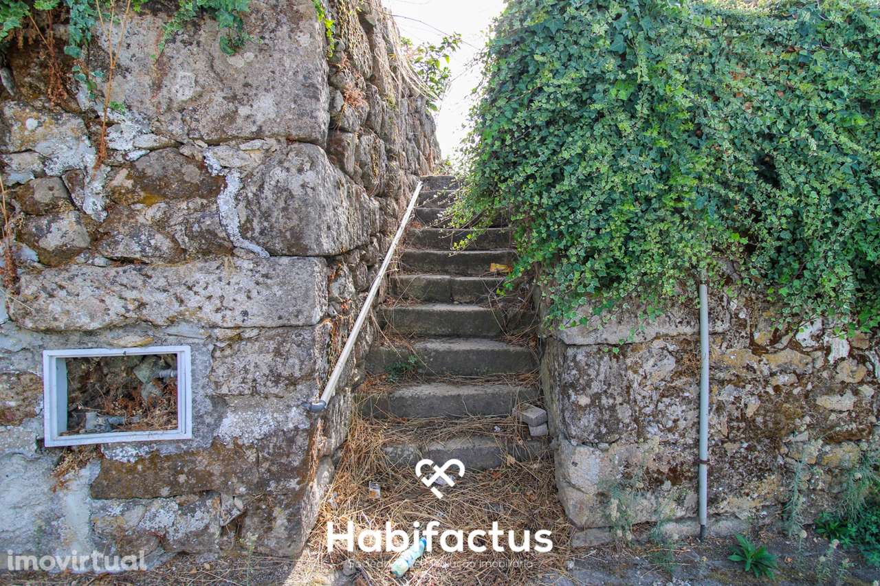 Moradia em Pedra com Potencial Ilimitado em Tondela - Grande imagem: 3/27