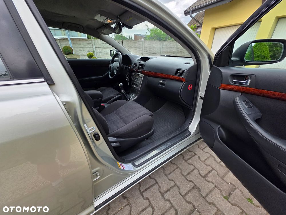 Toyota Avensis 2003 photo 5