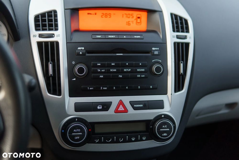 Kia Ceed - 11