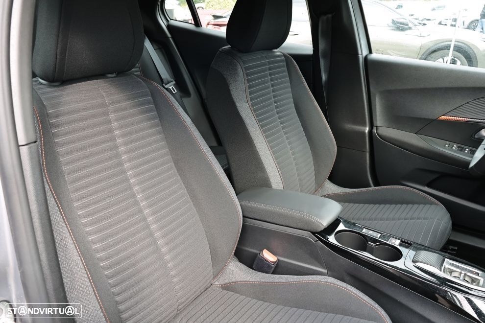 Peugeot e-2008 50 kWh Active Pack - 11