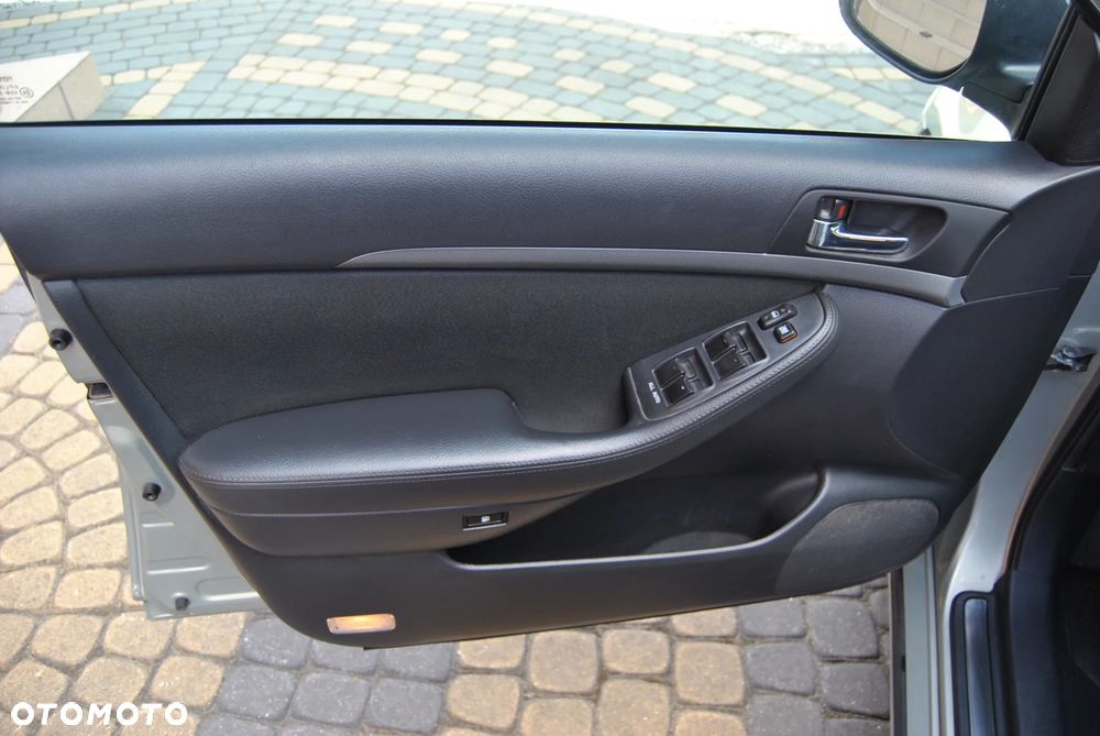 Toyota Avensis 1.8 VVT-i Sol - 23