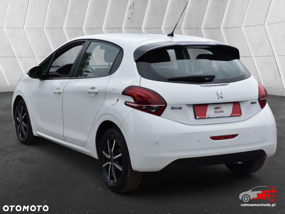 Peugeot 208 - 8