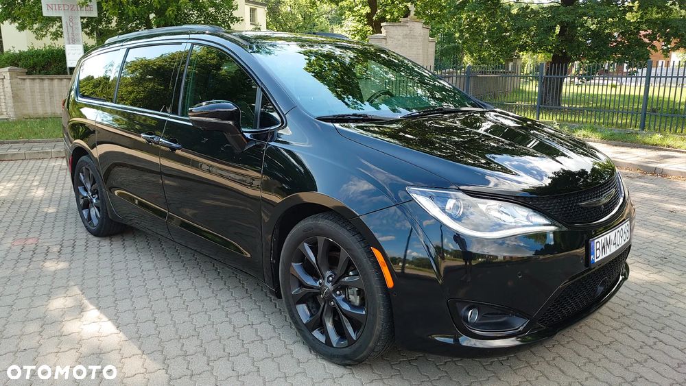 Chrysler Pacifica - 4