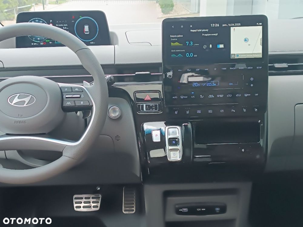 Hyundai Staria 1.6 T-GDI HEV Luxury - 38