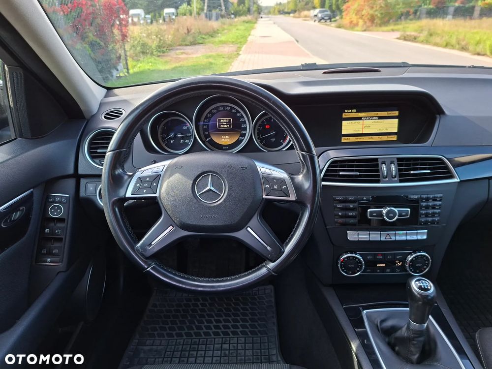 Mercedes-Benz Klasa C 180 CGI BlueEFFICIENCY - 24