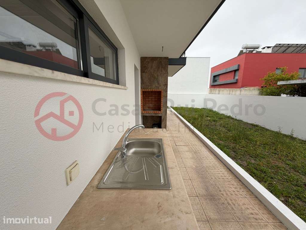 Moradia T5 remodelada no Feijó, Almada - Grande imagem: 2/55