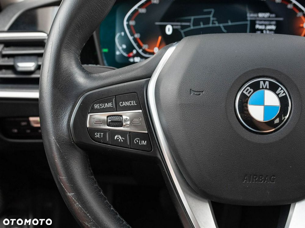 BMW Seria 3 318i - 13
