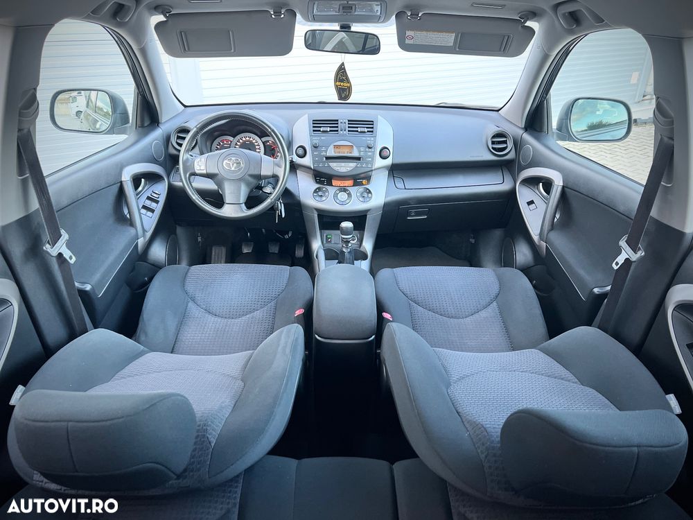 Toyota RAV4 2.2 D-4D 4x4 Executive - 8