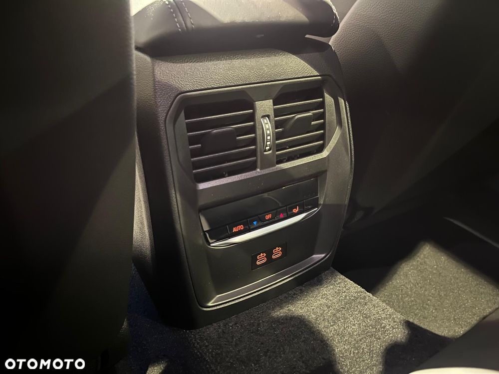 BMW M3 Competition M xDrive - 27