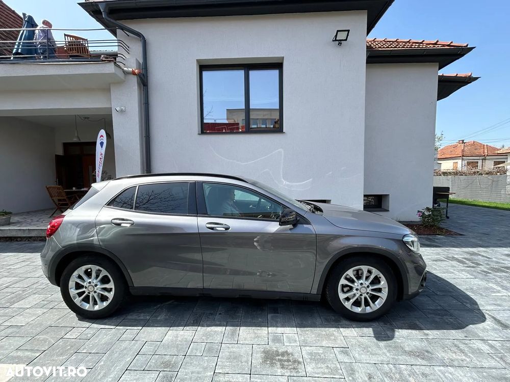 Mercedes-Benz GLA 220 4MATIC - 8