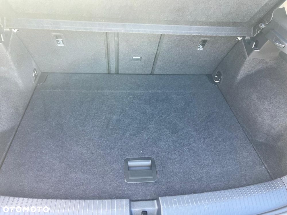 Volkswagen T-Roc - 11