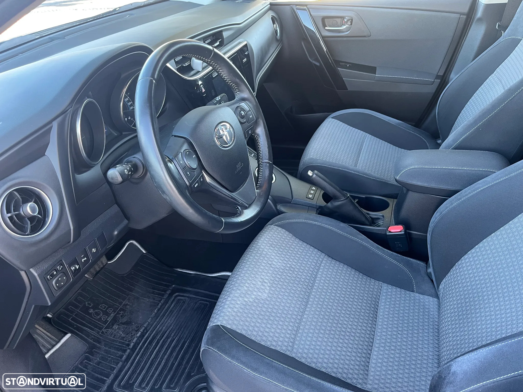 Toyota Auris 1.8 HSD Comfort +P.Techno+P.Sport - 5