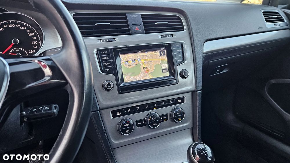 Volkswagen Golf 1.6 TDI BlueMotion Comfortline - 26