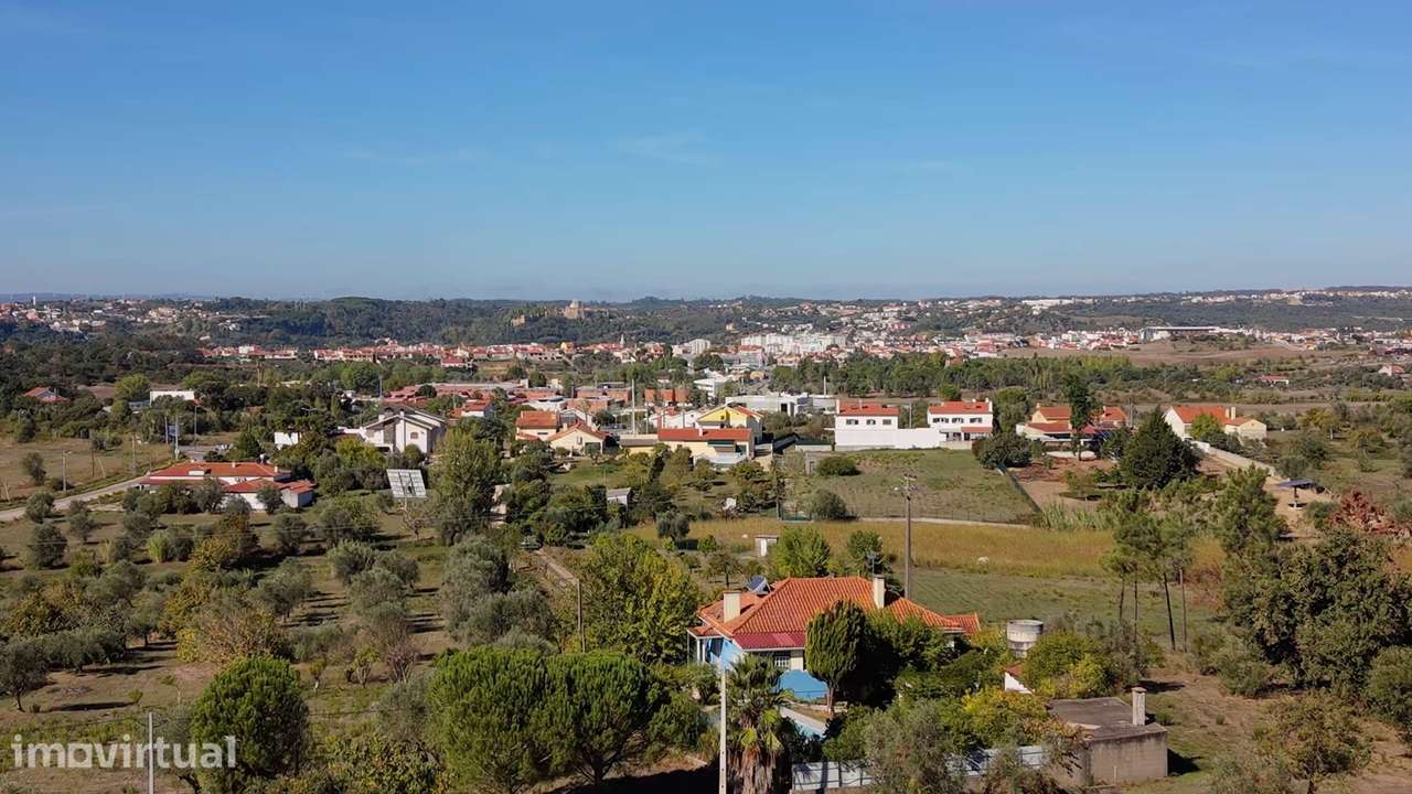 Moradia com 5.100 m² de terreno e vista para o Castelo de Tomar - Grande imagem: 3/60