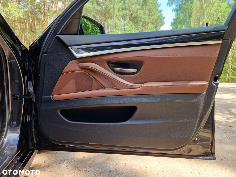 BMW Seria 5 520d Luxury Line - 25