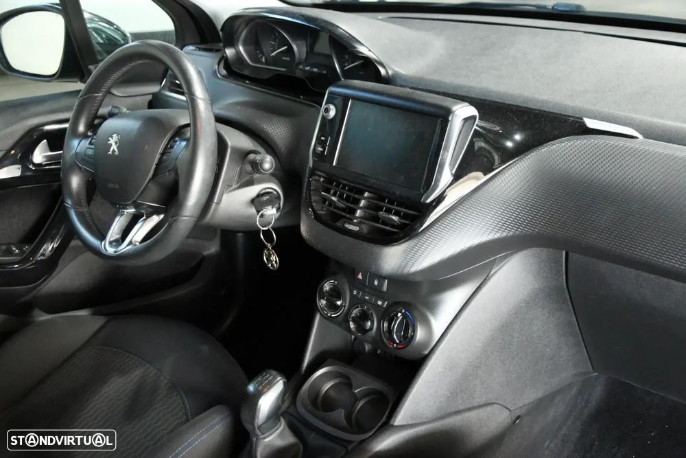 Peugeot 208 1.2 PureTech Style - 23