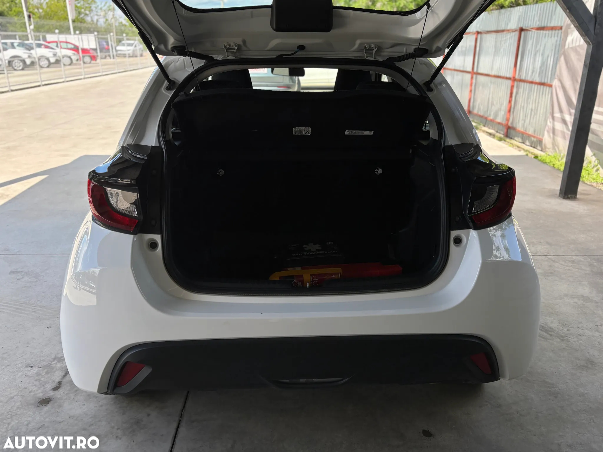 Toyota Yaris - 10