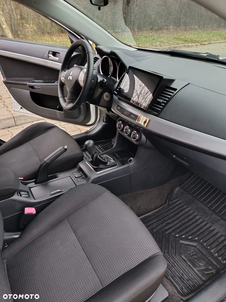 Mitsubishi Lancer 1.6 Inform - 10