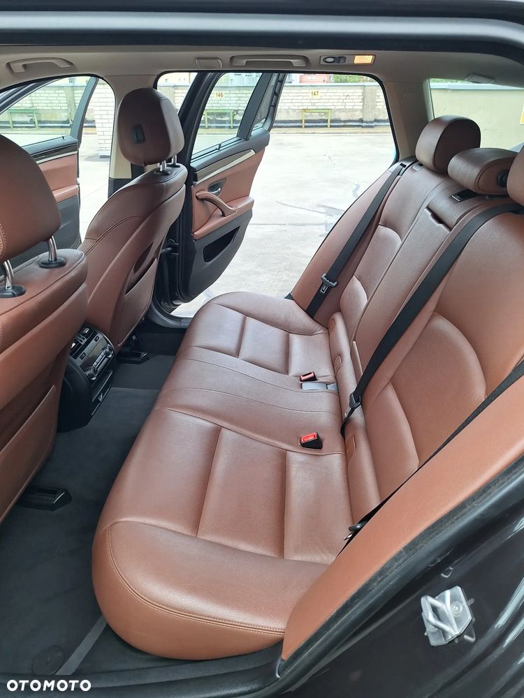 BMW Seria 5 520d xDrive - 11
