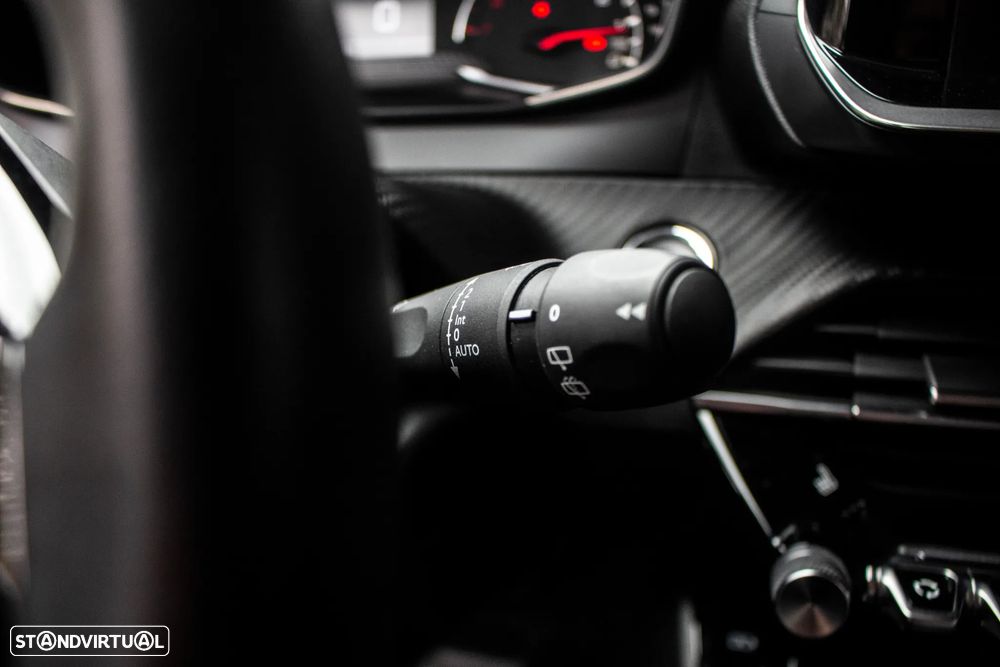 Peugeot 2008 1.2 PureTech Allure EAT8 - 15