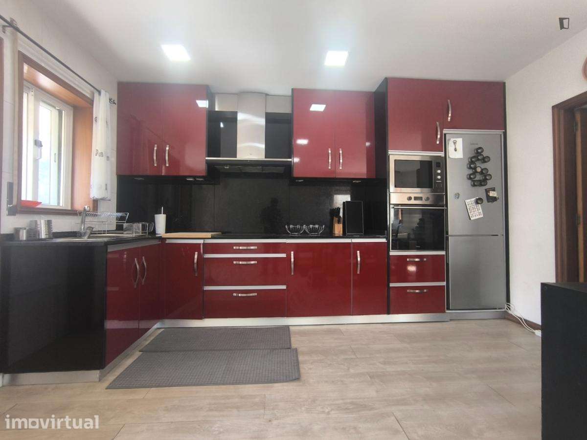 Quarto - localizado em Maia - Grande imagem: 5/8