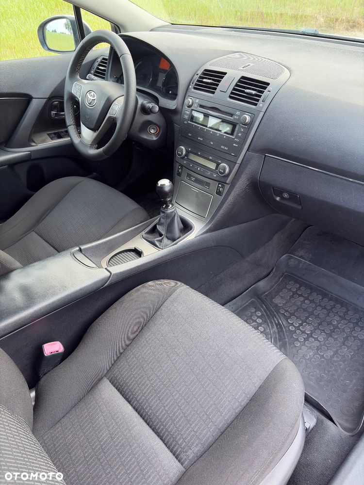 Toyota Avensis - 20
