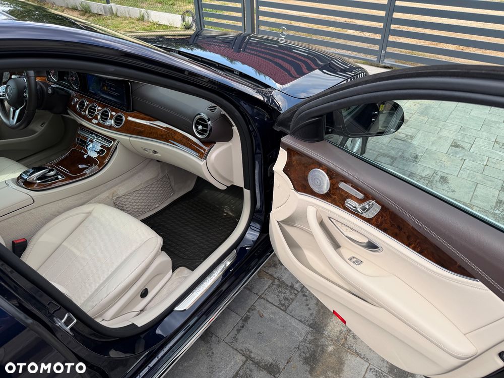 Mercedes-Benz Klasa E 300 9G-TRONIC - 16