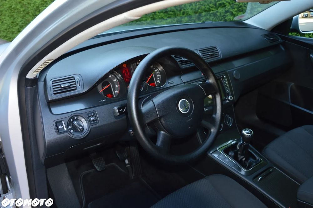 Volkswagen Passat 1.6 Trendline - 10