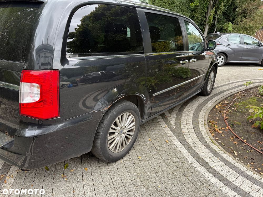 Lancia Voyager - 12