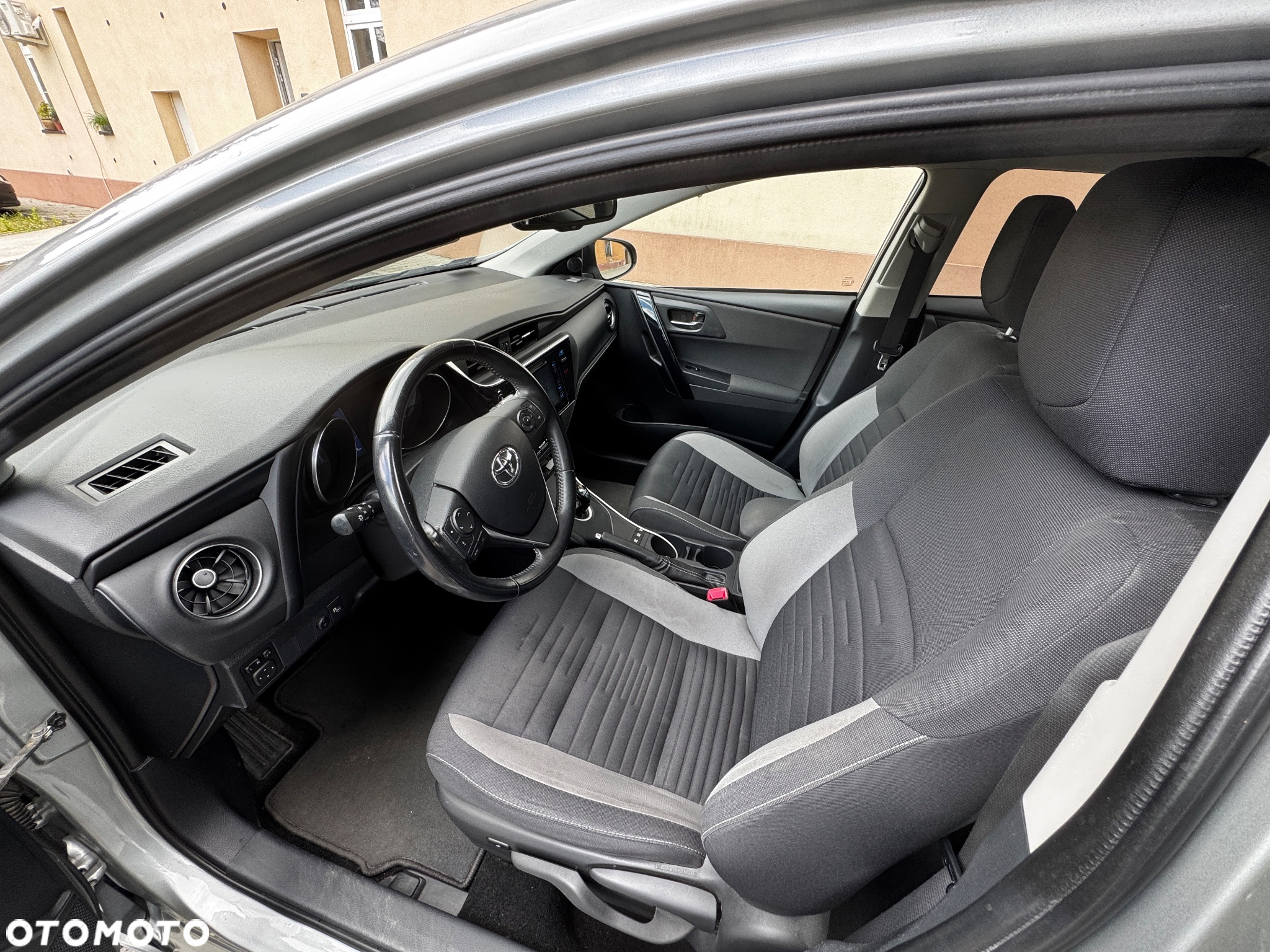 Toyota Auris Hybrid 135 Comfort - 4