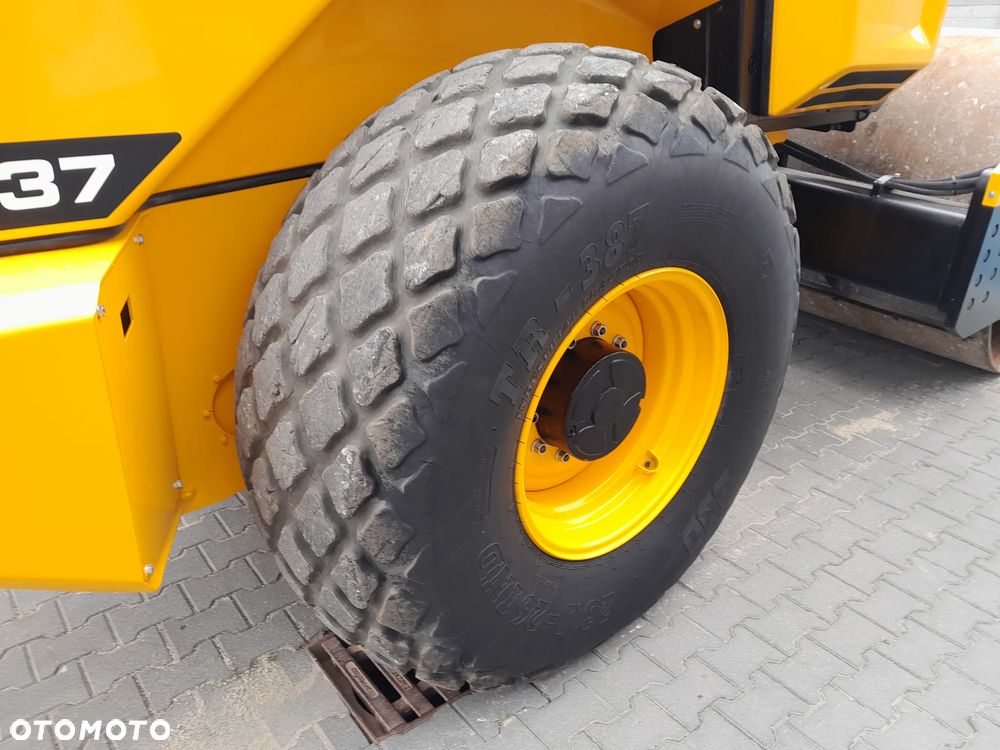 JCB VM137D - 24