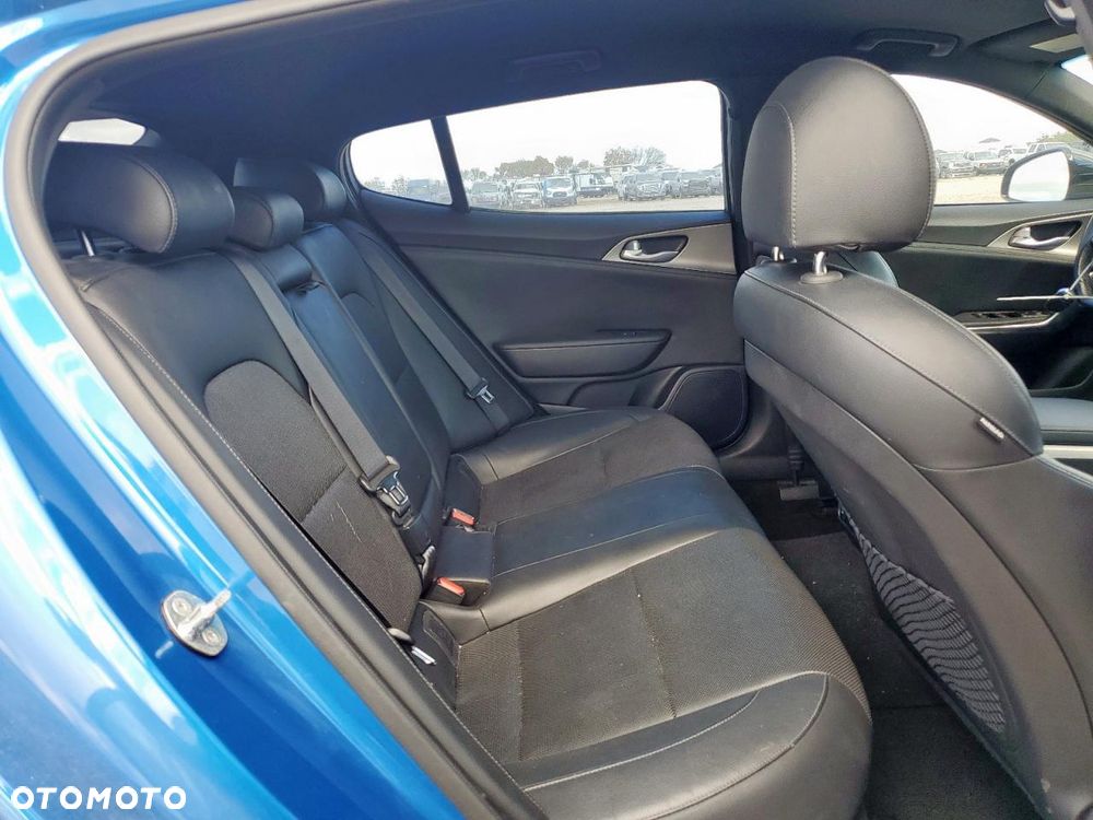 Kia Stinger 3.3 T-GDI AWD GT - 10