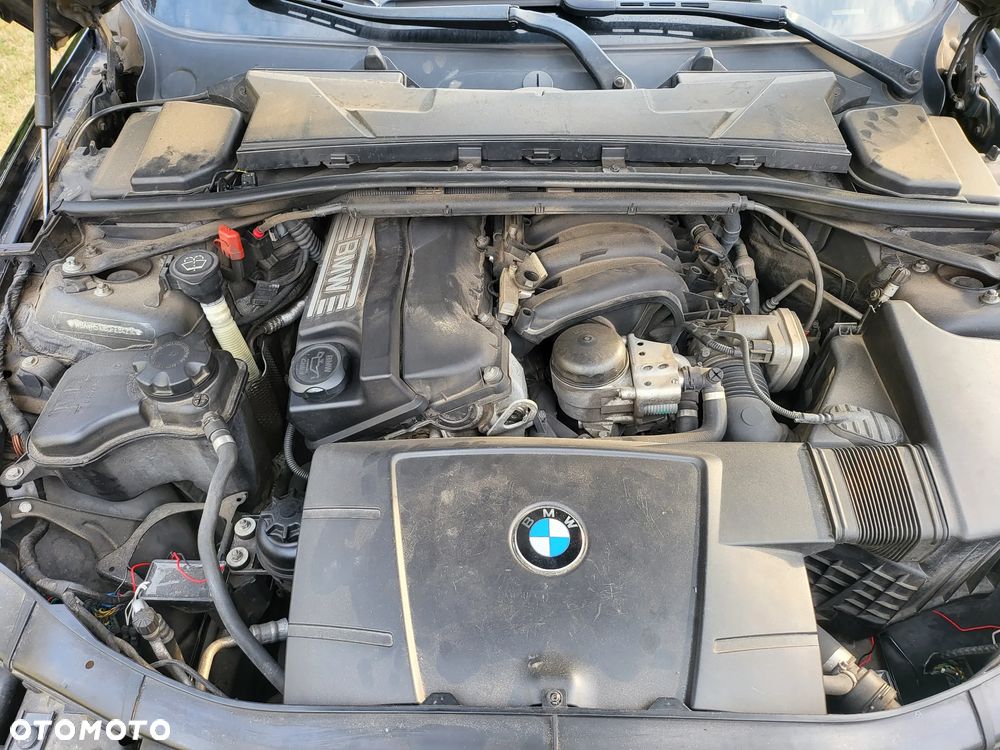 BMW Seria 3 318i Touring - 28
